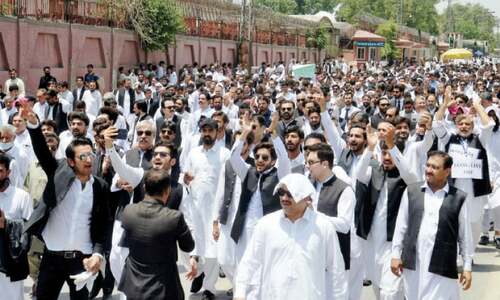 Lawyers call off strike as govt suspends Peshawar district officer Lawyers call off strike as govt suspends Peshawar district officer