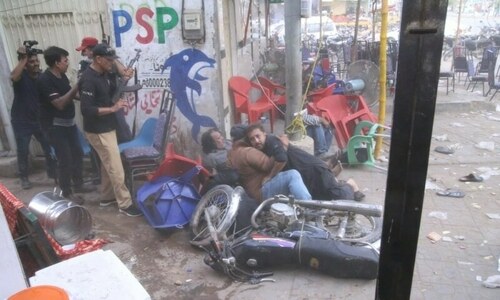 1 shot dead, at least 10 injured as violence erupts in Karachi during NA-240 by-poll