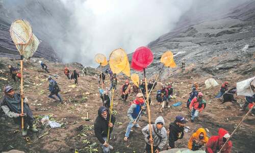 Thousands flock to Indonesian volcano for ritual sacrifice