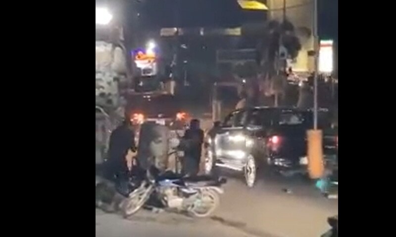 ECP orders inquiry into PTI-PML-N clash at election office in Lahore