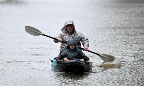 Sydney floods force thousands more to flee