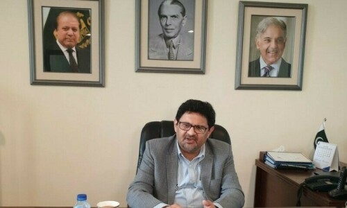 Miftah blames 'political turmoil' as PKR falls to record low against dollar