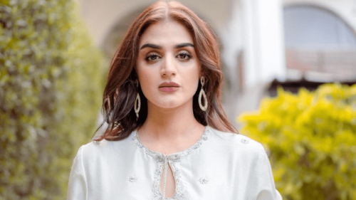 Netizens want someone to take away Hira Mani's social media after her 'irresponsible' comments on Dua Zehra case