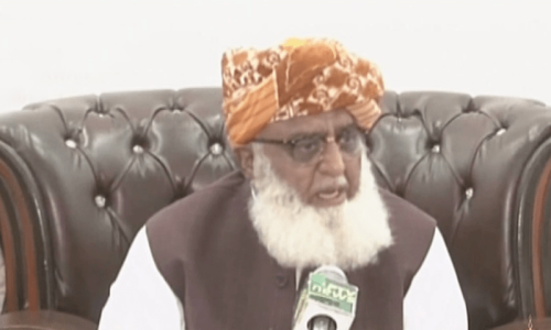 Fazl says govt&rsquo;s decision to complete tenure had Nawaz&rsquo;s blessing