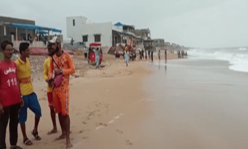 Bathing ban flouted as four drown at Karachi's Hawkesbay beach