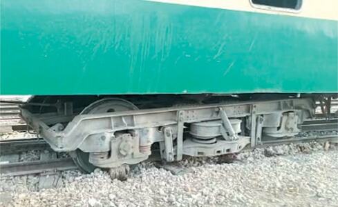 Coaches’ derailment disrupts rail traffic near Khanpur Coaches’ derailment disrupts rail traffic near Khanpur