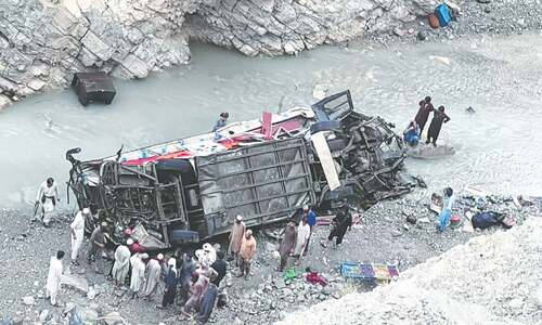 20 passengers die as coach plunges into ravine in Balochistan