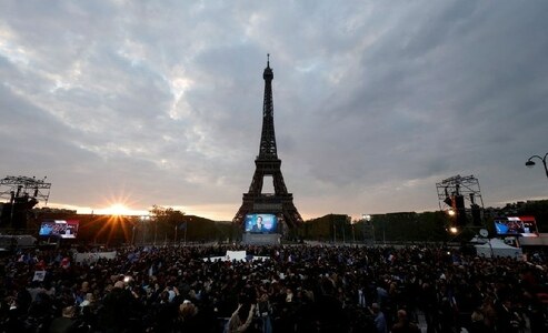 Rusting Eiffel Tower in need of full repairs, reports say