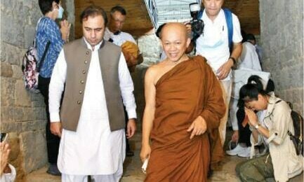 Leading Thai monk visits heritage site in Haripur Leading Thai monk visits heritage site in Haripur