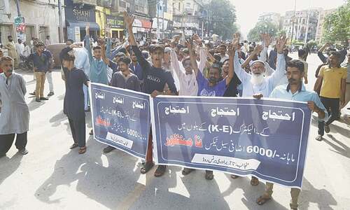 Traders protest against KE for charging Rs6,000 sales tax