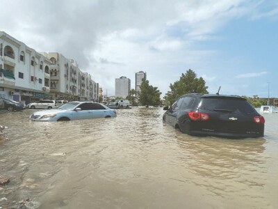 Rare rain, thunderstorms flood Qatar and UAE Rare rain, thunderstorms flood Qatar and UAE