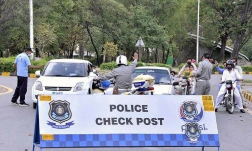 Islamabad police issues clarification regarding footage of police presence outside Imran&rsquo;s Banigala residence