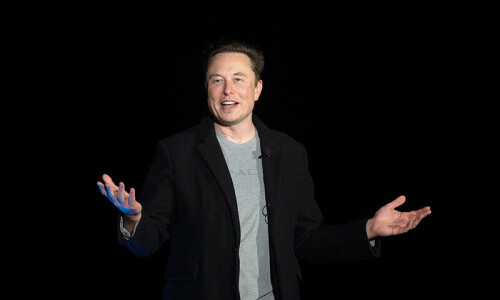 Elon Musk sells Tesla shares worth $6.9 billion, cites chance of forced Twitter deal