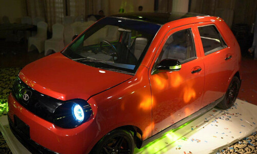 Pakistan&rsquo;s first locally produced electric car unveiled on Independence Day