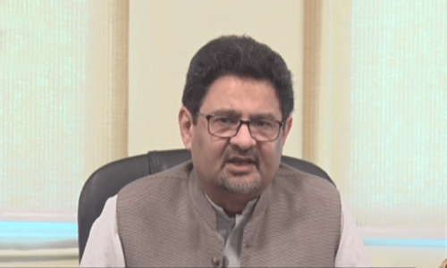Miftah on the defensive after PML-N supremo &lsquo;strongly opposes&rsquo; petrol price hike