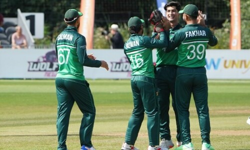 Pakistan bowl Netherlands out for 186 in 2nd ODI