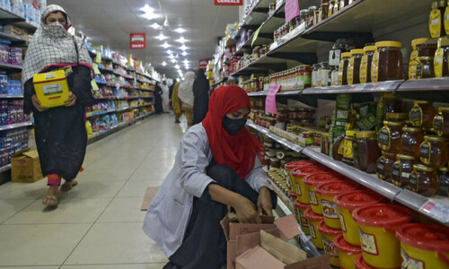 Weekly inflation shatters records, rises to 42.3pc Weekly inflation shatters records, rises to 42.3pc