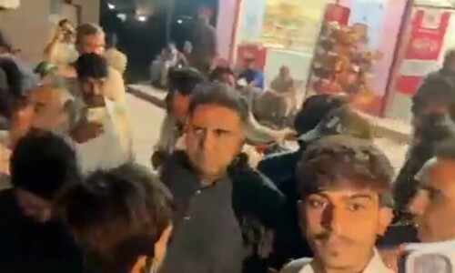 PTI warns Imran Khan a ‘red line’ as reports of warrants for his arrest make rounds PTI warns Imran Khan a ‘red line’ as reports of warrants for his arrest make rounds