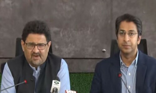 Govt can ‘consider’ importing edible items from India after flood destruction: Miftah Govt can ‘consider’ importing edible items from India after flood destruction: Miftah