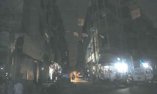 Agonising outages hit Karachiites as KE power plant develops fault
