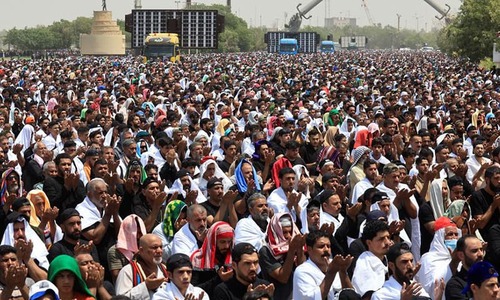 Thousands of Iraqis pray in Green Zone after Moqtada Sadr’s call Thousands of Iraqis pray in Green Zone after Moqtada Sadr’s call