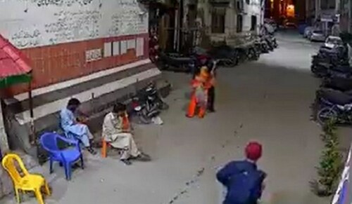 Guard arrested for beating pregnant woman in Karachi's Jauhar area