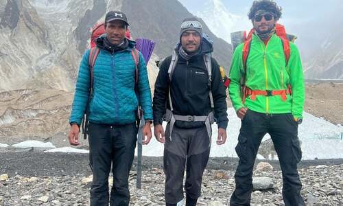 Three Pakistani mountaineers summit Gasherbrum-II