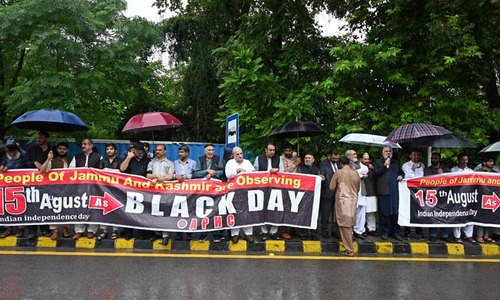 Kashmiris mark India&rsquo;s independence with protests