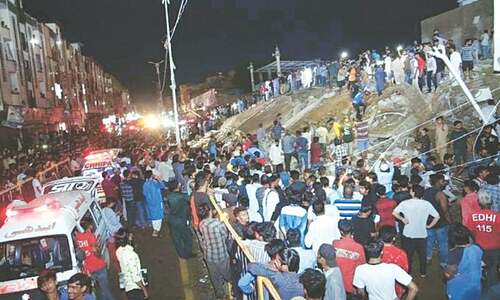 Labourer dies, 10 hurt as building being built in &lsquo;haste&rsquo; collapses in Karachi