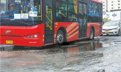 Setback for Karachiites as Sindh govt cuts key routes of Peoples bus