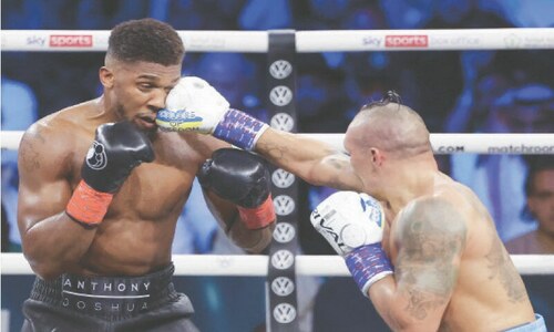 Usyk shatters Joshua by split decision in heavyweight rematch