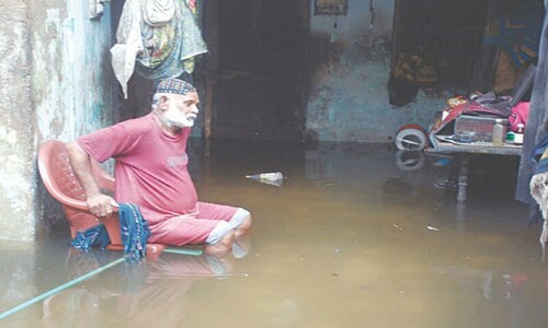 Lightning kills woman as heavy rain worsens conditions in already flooded areas of Sindh