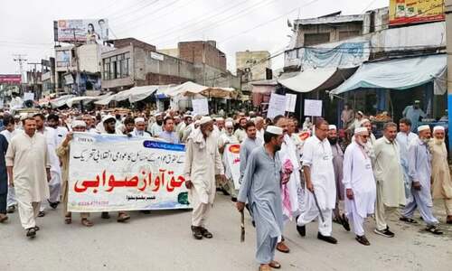 Power consumers block road to protest FPA charges