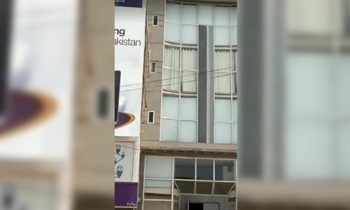 High-rise building in Karachi&rsquo;s DHA area tilts, triggers fear among residents