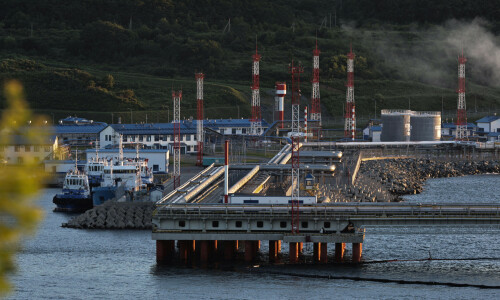 Oil prices fall further as China extends Covid curbs