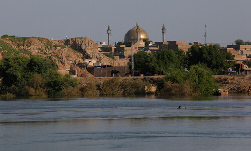 ‘Cuts’ made to Larkana-Sehwan bund to divert floodwater as death toll rises by 36 ‘Cuts’ made to Larkana-Sehwan bund to divert floodwater as death toll rises by 36