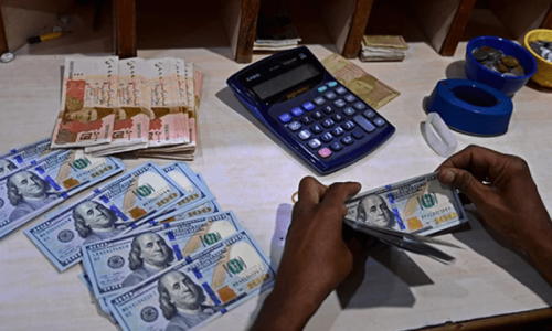 PKR falls by Rs2.4 in interbank as dollar climbs globally