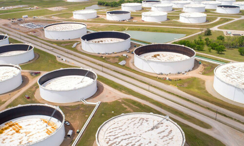 Oil falls more than 1.5pc on demand fears and strong dollar