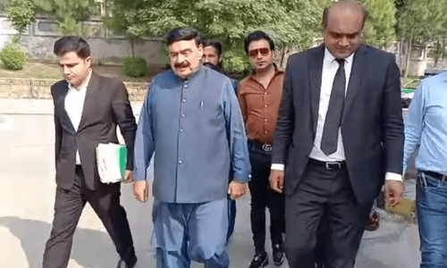 IHC CJ rebukes Sheikh Rashid over plea of &lsquo;political nature&rsquo;