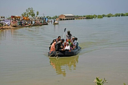 SHC resents delay in floodwater disposal from KN Shah, tells Dadu DC to share &lsquo;time frame&rsquo;