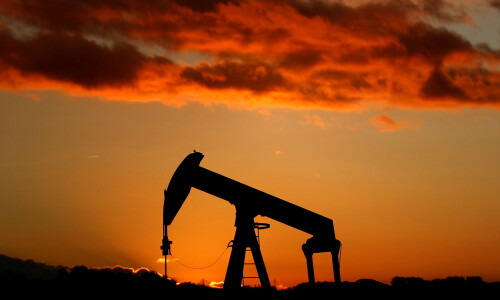 Oil prices slip as dollar scales new peak