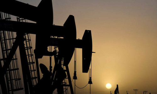 Oil price dips as dollar strengthens, demand weakens