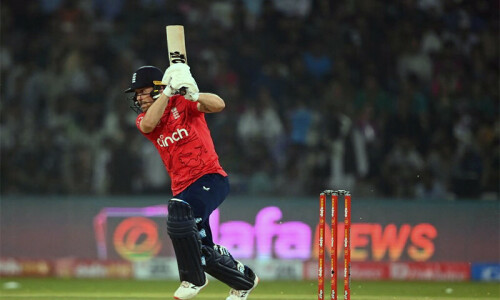 Salt sinks Pakistan as England force series decider Salt sinks Pakistan as England force series decider
