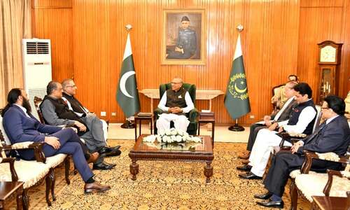 Alvi seeks &lsquo;political pause&rsquo; amid floods as Imran campaigns