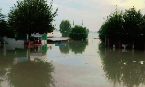 Ravages of flood: Thousands of people down with diarrhoea, other diseases in DG Khan