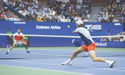 Alcaraz wins late-night thriller over Sinner to reach US Open semis