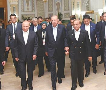 PM mingles with &lsquo;other bloc&rsquo;; Putin offers pipeline deal