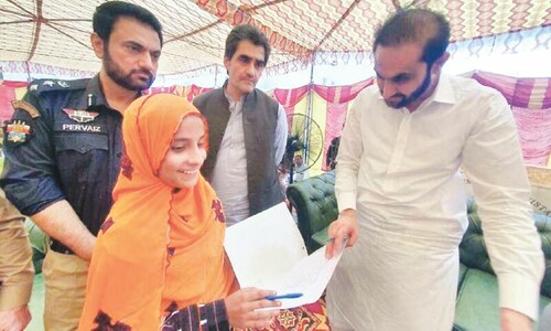 Bizenjo urges unity among political parties to serve the people