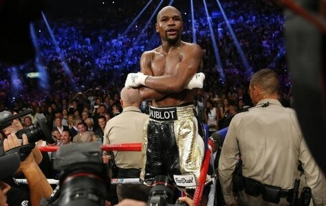 Floyd Mayweather scores KO in front of Pacquiao