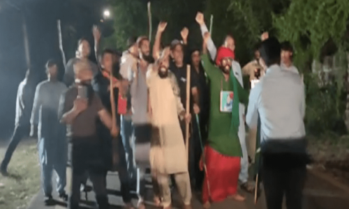 Islamabad police deny ‘rumours’ of sending team to Bani Gala after arrest warrant issued for Imran Islamabad police deny ‘rumours’ of sending team to Bani Gala after arrest warrant issued for Imran